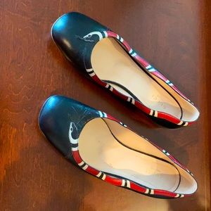 Gucci Black Leather Flats with Snake Detail - 38.5